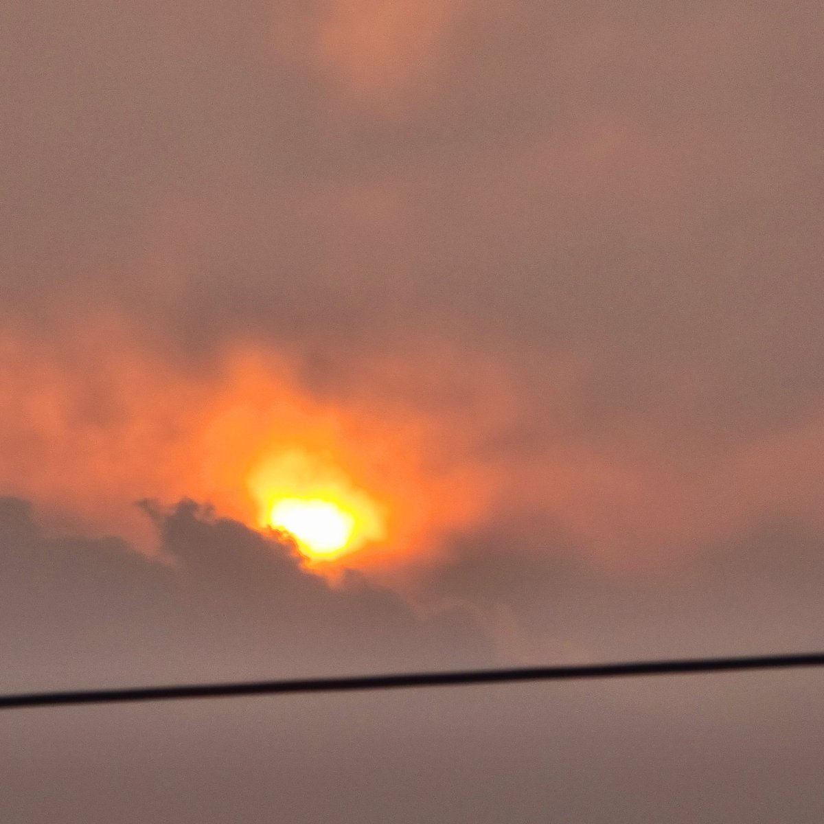 El sol está en su máximo esplendor!! Que lindoo! ♡.♡ 🌞🌄🧡 Deseo mucha buena vibra y muchas bendiciones para todos! 💙✨️💜🫂
.
.
.
#AngieLievers #TatuadosEnMiCorazónPorSiempre #Goodday #Goodvibes #AngieLievers사랑해요 #X #Fyp
