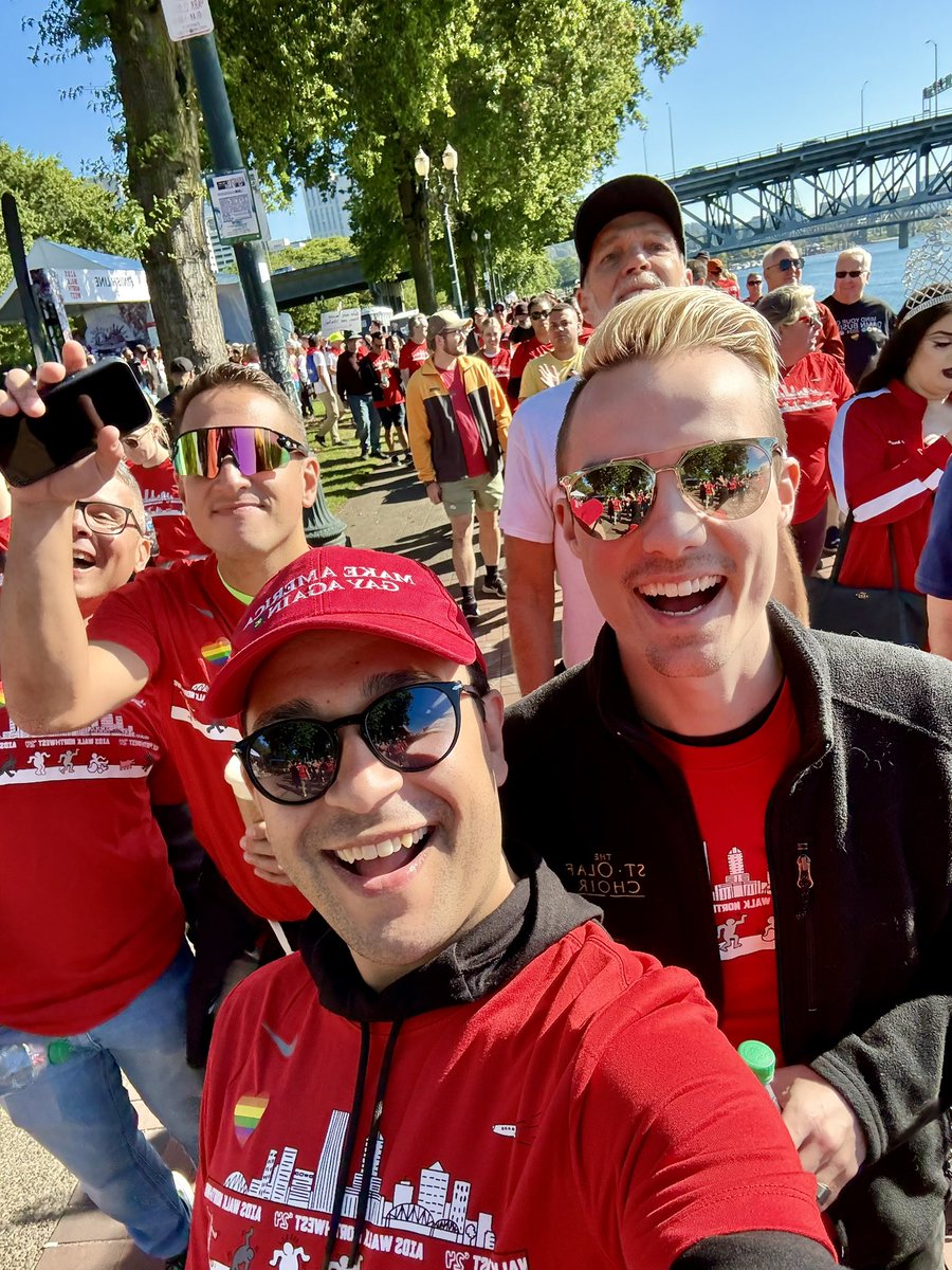 cobianmiguel's tweet photo. It was amazing to see the support for #CascadeAIDSProject and the #AIDSWalkNW. Felt great waking up early on a #Saturday and walking with so many members of our #community and #allies. I walked for my uncles! #Portland #PDX #Weekend #HIV #Prevention #Healthcare https://t.co/jcJ6PMlxg7