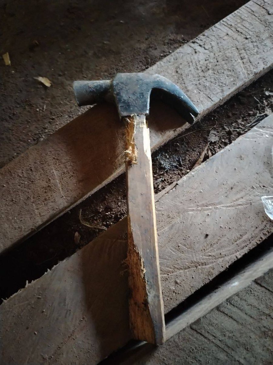 🚨Warning: Graphic content 

On September 28, 2024, an explosion occurred at a rubber farm owned by U Ta Yoke and Daw Mae in Win Can village, Kyaikhto Township. Mg Pyae Phyo Aung, a 13-year-old boy, found an unexploded 40mm bomb.

#WhatsHappeninglnMyanmar