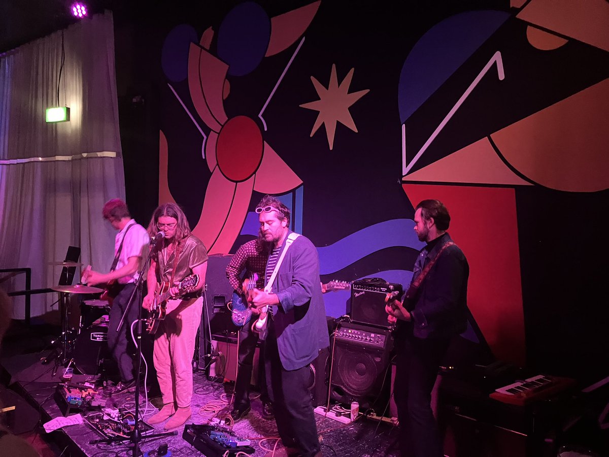 SpectralHeron's tweet image. Back at Two Palms for the mighty Telescopes @kickthewall 😎- kicking off with Sierpinski 🚀 #giglife #londonlove