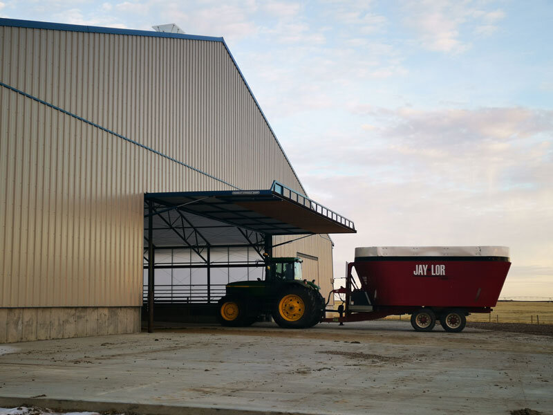 WeCover_Steel's tweet photo. Did you know that WeCover’s pre-engineered steel structures are designed to be contractor-friendly and easy to erect? Our design specialists work closely with contractors, ensuring smooth assembly and fabric installation—just like the beef barn pictured here. 🧑‍🌾 https://t.co/9wIQZvywpZ