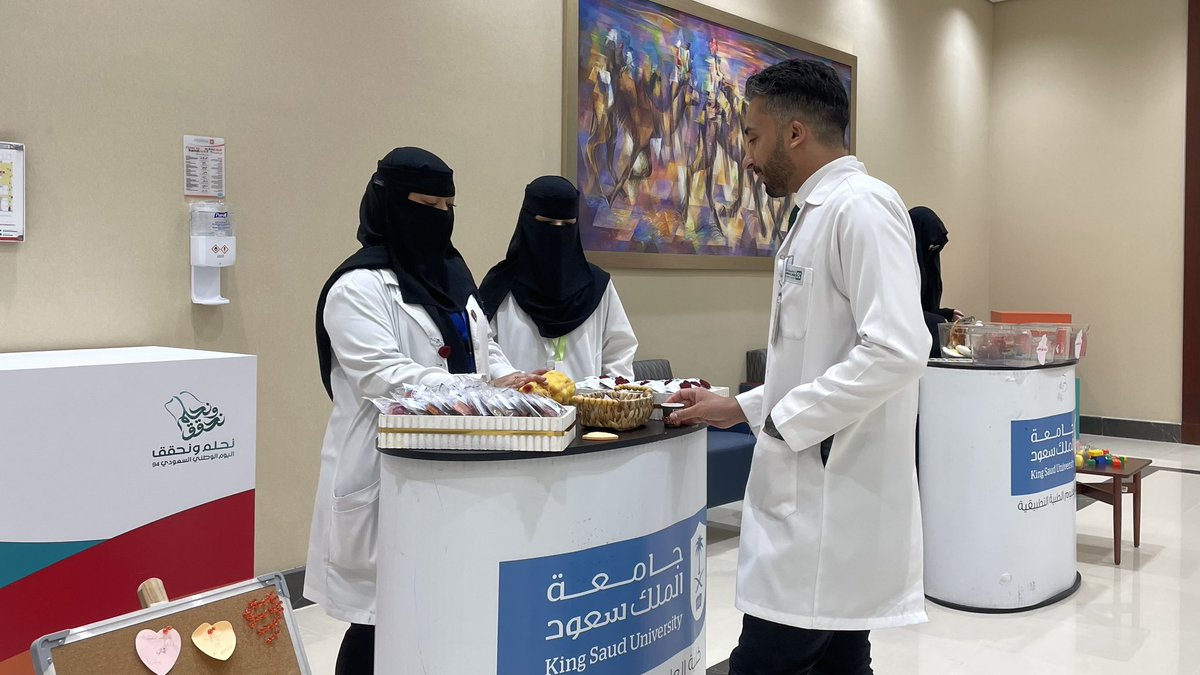 CHC_KSU's tweet photo. بمناسبة اليوم العالمي للقلب ولأن #قلبك_غالي_علينا ❤️
نظم نادي التغذية الإكلينكية بالتعاون مع قسم علوم صحة المجتمع 
 فعالية بعنوان "قلبك غالي علينا".وتشرفنا بحضور الفعالية د.أيمن الخضراء المدير العام لمستشفى سليمان الحبيب فرع الصحافة
ونائبة رئيس قسم علوم صحة المجتمع د.العنود العدل https://t.co/deYYtGxVRi