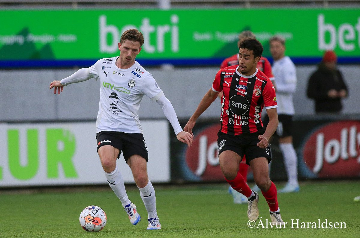 … it ends with a 2-2 draw.
⚽️⚽️ headers by M. Kryger Lindh and H. Agnarsson.
Good play and should have sealed it, but …
Lookinng forward to meet them in the 🇫🇴🏆 cupfinal on the 2nd November 🤍🖤
📸 in.fo