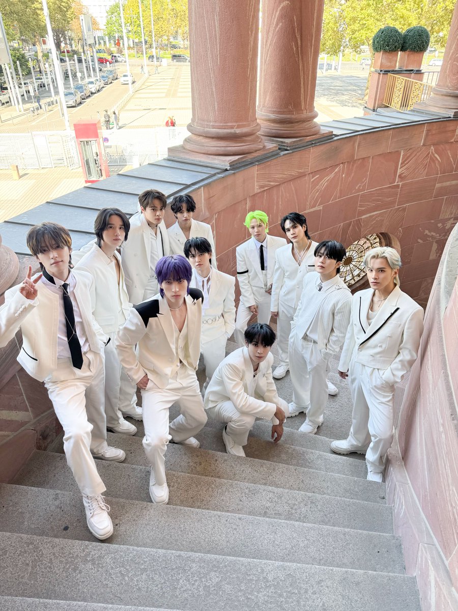 official_jo1's tweet photo. 𝐊𝐂𝐎𝐍 𝐆𝐄𝐑𝐌𝐀𝐍𝐘 𝟐𝟎𝟐𝟒

M COUNTDOWN STAGEに
JO1が出演させていただきました！

会場にお越しく��さった皆様
配信をご覧いただいた皆様
ありがとうございました✨

🎈TODAY'S SETLIST
M1. WHERE DO WE GO
🧳 https://t.co/HgcH5kJQSi
M2. Love seeker
🚙 https://t.co/QdQvmppryT

#KCONGERMANY2024 #KCON
#JO1 #제이오원
#WHERE_DO_WE_GO
#Love_seeker