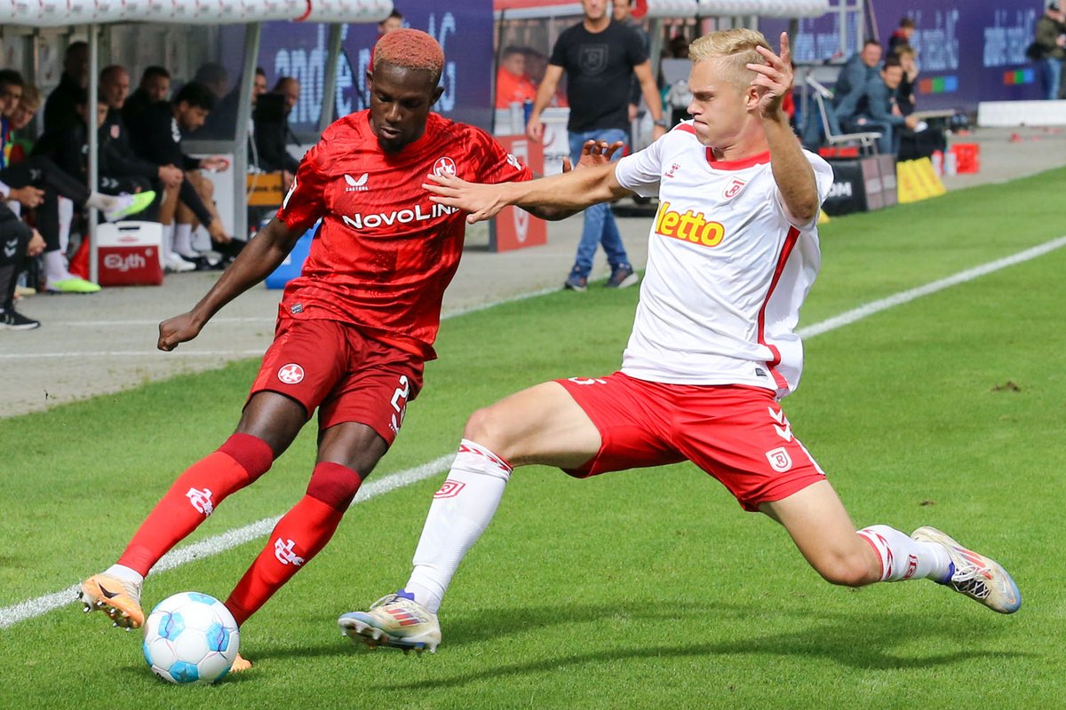 derbetzebrennt's tweet photo. Die Spieltagsbilder sind online! 📷 20 Fotos vom Auswärtsspiel des #FCK bei der #Jahnelf findet Ihr unter: https://t.co/ba3AzmX7Lo // #Betze #SSVFCK https://t.co/jtyu1HFzo5