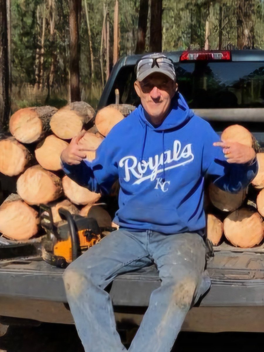 markholyoak's tweet photo. Proudly wearing the colors to celebrate my home team @Royals while cutting firewood in Montana. Way to get it done boys! #onward #octoberbound #foreverroyal #royals https://t.co/m3qvSncwCG
