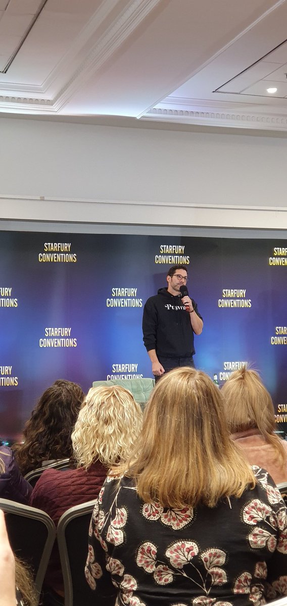 Tom, when he told the elevator story with George Clooney 🤣😂
#TomEllis #CR9