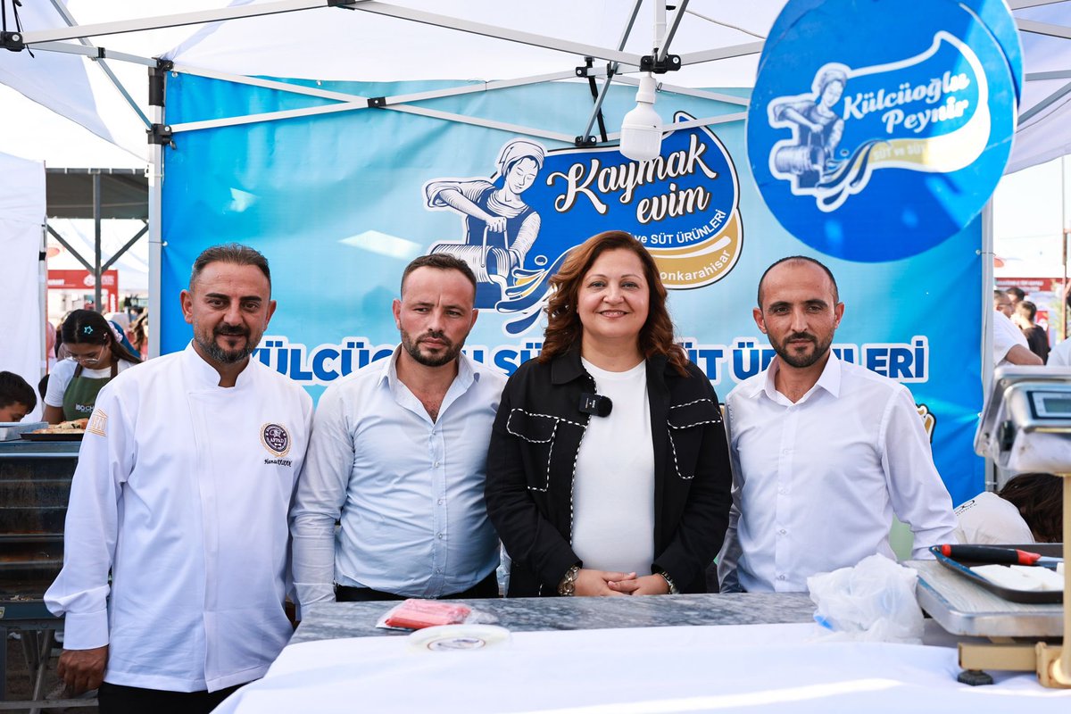 afyonbelediyesi's tweet photo. GastroAfyon Fest’in coşkusunu binlerce ziyaretçimizle birlikte yaşıyoruz! 

🍽️ Yerel ve ulusal lezzetlerin buluştuğu festivalde Başkanımız Burcu Köksal, esnafımız ve misafirlerimizle biraraya geldi. https://t.co/rAJCZ8jP6p