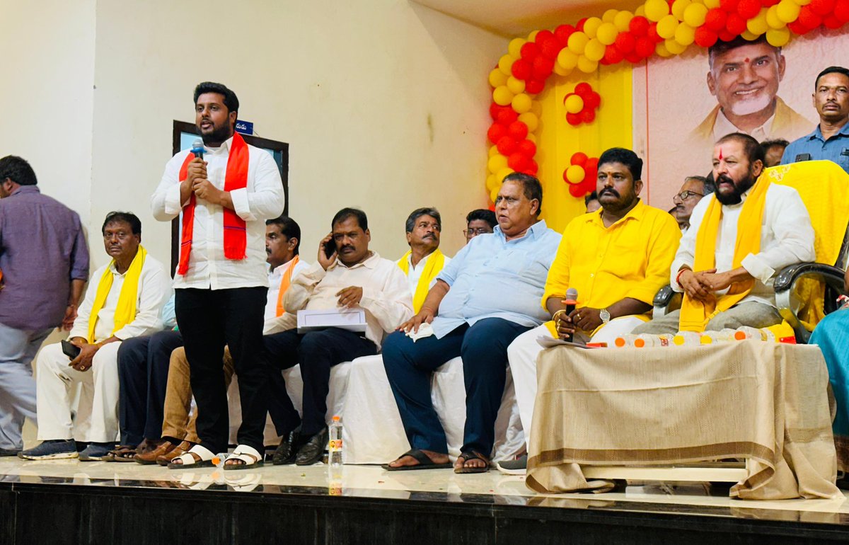 JspAdiDenduluru's tweet photo. #100DaysOfNDAGovernanceInAP #ఇదిమంచిప్రభుత్వం కార్యక్రమం పెదపాడు మండలం ఏపూరులో MLA @ChintamaneniTDP గారితో కూటమి నాయకులతో కలిసి పాల్గొనడం జరిగింది #TeamKotaruAdiseshu #Jspdenduluru https://t.co/SstP2k4Yib