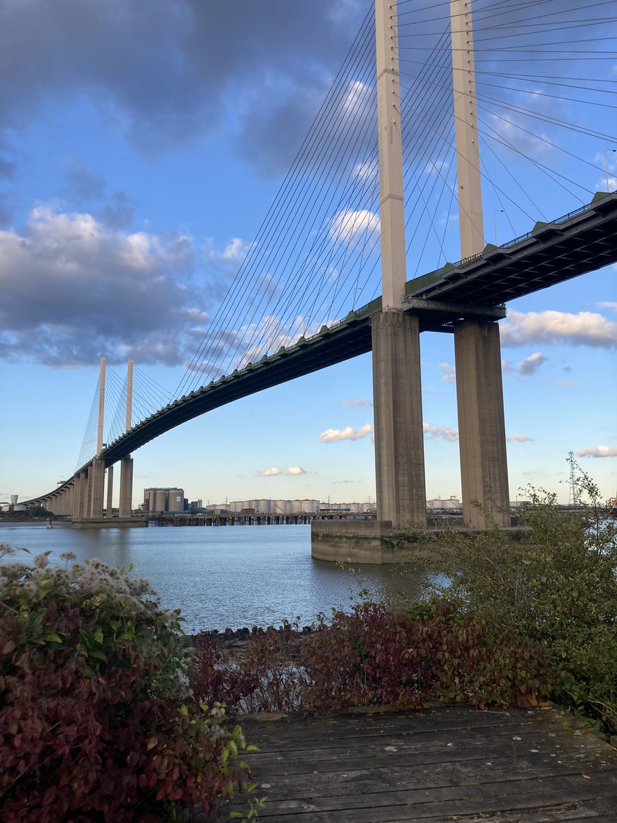 Andysin33's tweet photo. Finished day 8 of Severn to North Sea.  31 miles, 258 since last Saturday. First day without rain or floods. Was seriously contemplating stopping early, at the end of the main Path but my plastered up feet were able to keep moving, so headed out on the Extension, to Gravesend. https://t.co/YBPxsNAei0