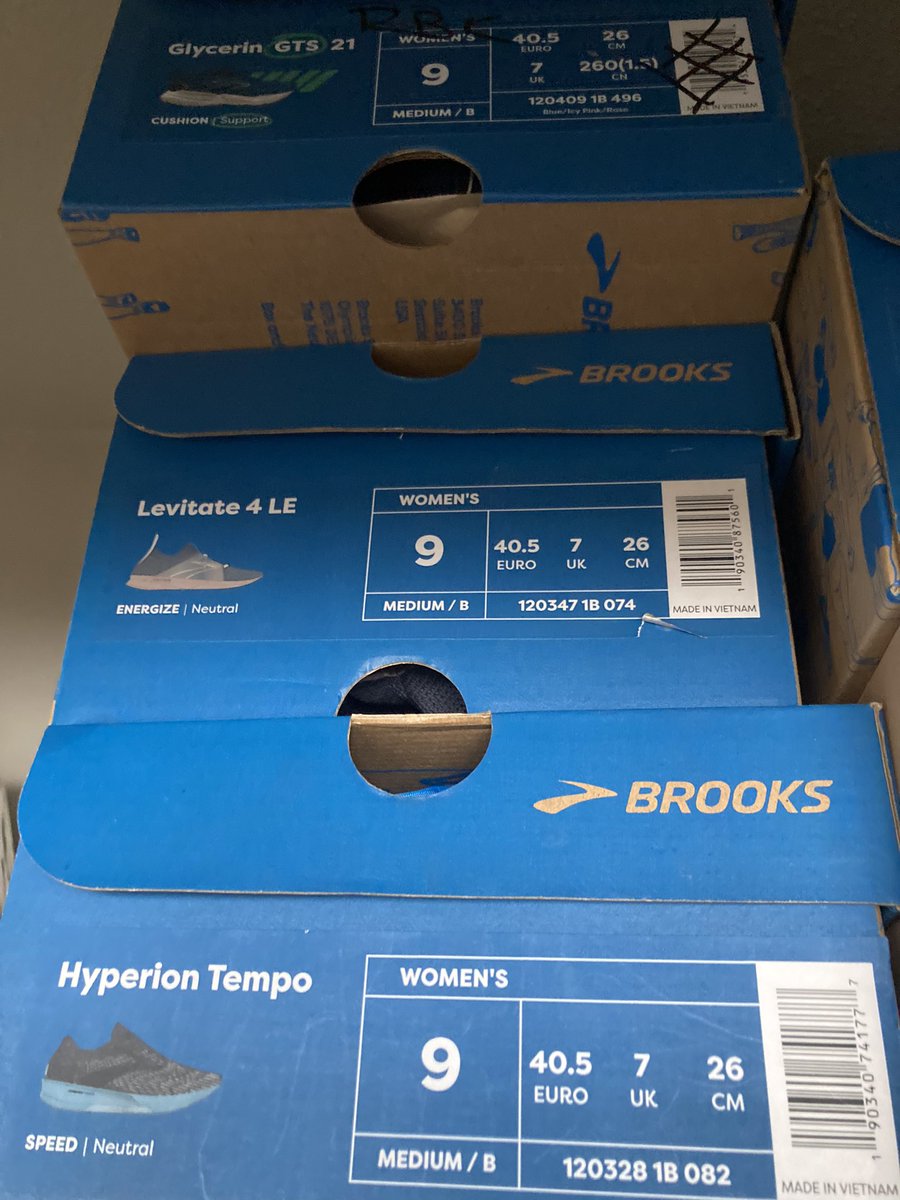 laurarbk's tweet image. As a knee health advocate, I recommend @BrooksCanada shoes to everyone! Their innovative tech makes running accessible for all. Would love to be an ambassador and spread the word #BrooksCanada #KneeHealth this are my options for people with #kneeproblems