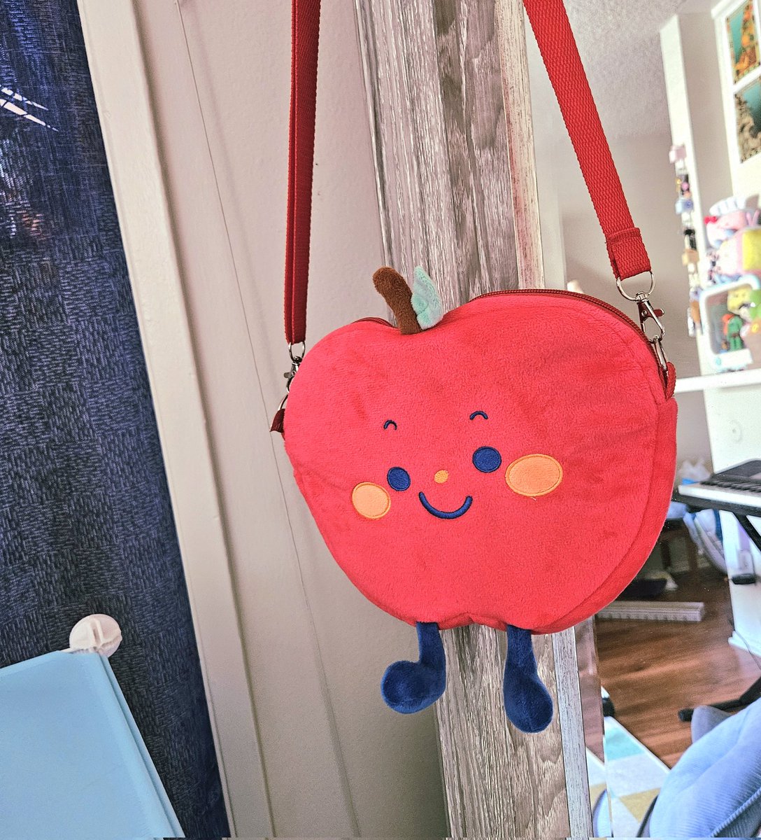 gryphll's tweet photo. You're the apple of my eye! 🍎🍎 https://t.co/Z1GIs9ZZUx