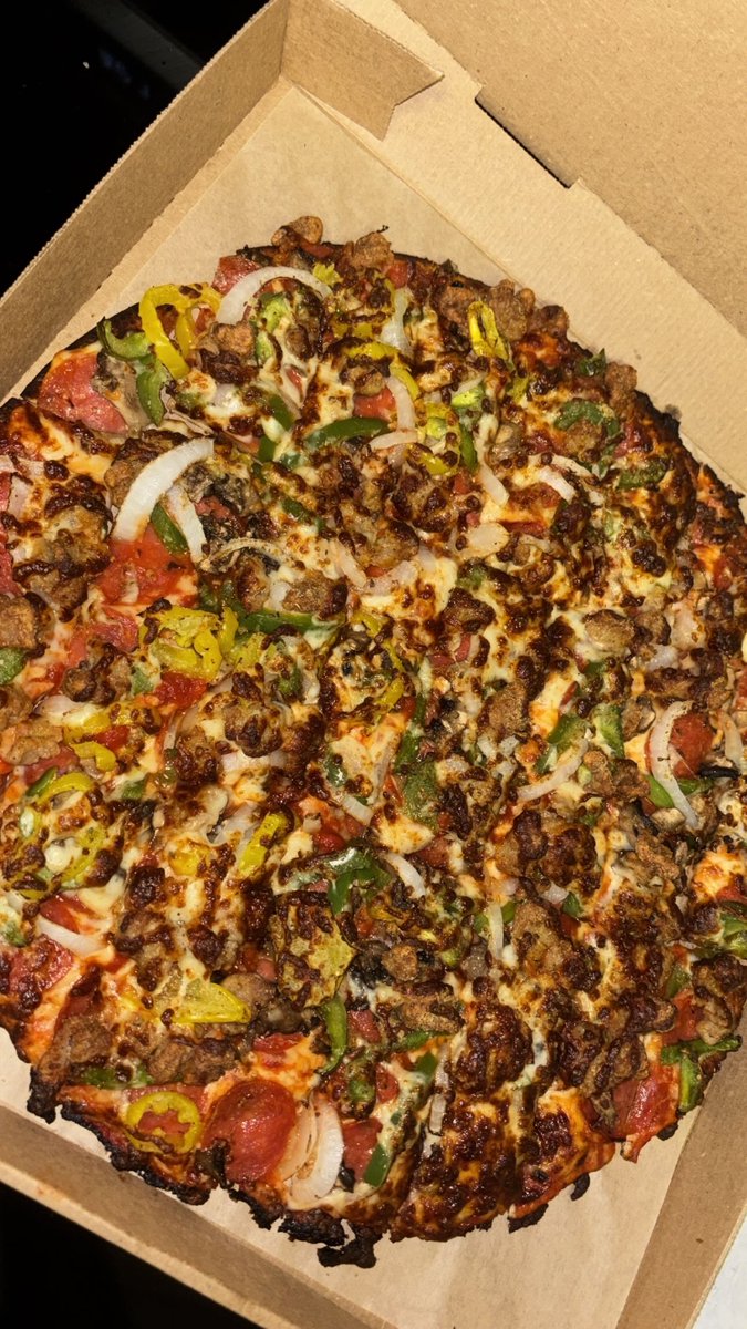 PastorDebarge's tweet photo. College football &amp; pizza 🏈 🍕 #SelfLoveSaturdays https://t.co/4yWN2DWx8h