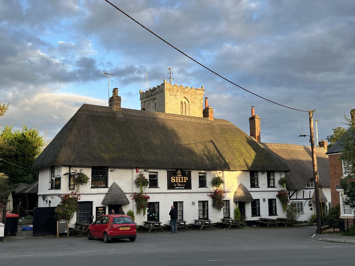 JonathanWoodhe2's tweet photo. Beautiful #Upavon in Wilts. Nice spot for #PostboxSaturday too. https://t.co/NTTyzWB6uw
