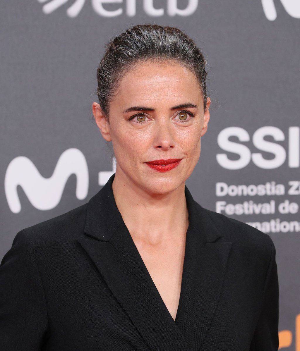 La Concha de plata no hace mejor a Patricia López Arnaiz, pero Patricia López Arnaiz hace mejor a la Concha de plata. No hay nada igual, es la mejor actriz del mundo. Zorionak ❤️
#SSIFF72
