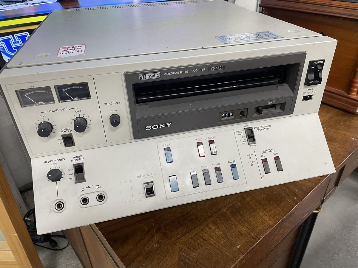 RoGazga's tweet photo. Blast from the past. #ThriftStoreFind #Sony #Umatic #ThreeQuarterInch #PostProduction #Broadcast https://t.co/YDy8HEBwsK