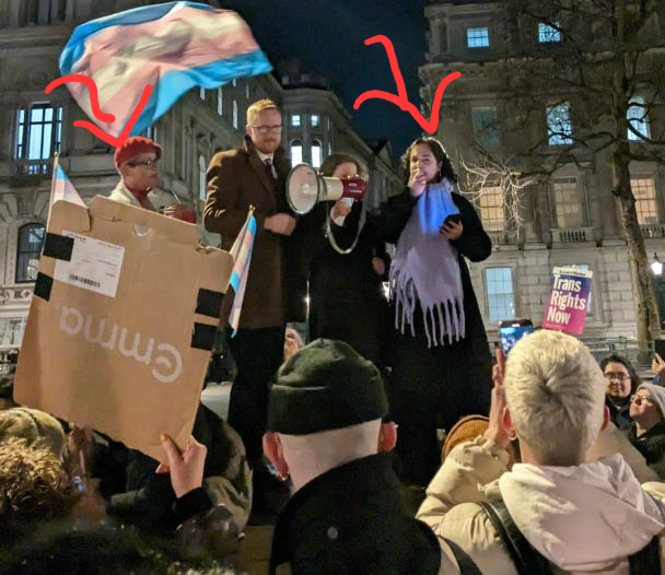 rebecca_wh50893's tweet photo. This lovely lady is welcome at the
London woman's march
https://t.co/9Ej6Kt4d2D