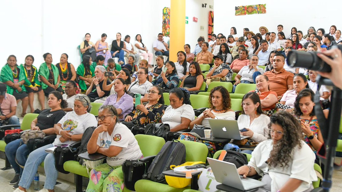 URestitucion's tweet photo. 📍En #Mocoa se lleva a cabo el panel "Geopolítica del despojo, geografía del dolor", del diplomado "Sujeto, identidad y recuperación territorial", con el liderazgo de la secretaria general @YackyCamposR y con la participación de las voces del territorio y comunidades indígenas. https://t.co/tI9Fri3lYu
