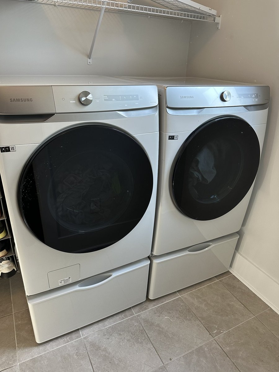 Marcizzle85's tweet image. 36 hours off grid using only #teslasolar and #powerwalls. What an amazing product to be able to live life during a natural disaster by #HurricaneHelena as if nothing even happened. AC, washer and dryer, microwave, stove, and everything else worked flawless. Thank you #tesla 🙏