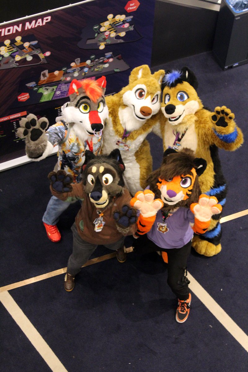 Grion_FursuitUP's tweet photo. <3 

  photo by @ItsZider https://t.co/qaADVjJCjz
