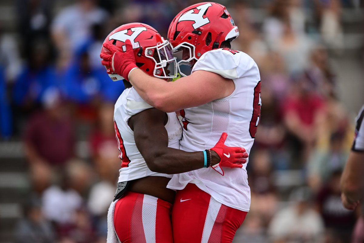 ysufootball's tweet photo. TOUCHDOWN 🐧🏈

Tyshon King takes in from eight yards out and the Guins tie the contest at 14.

#GoGuins https://t.co/rU3l9UHh3P