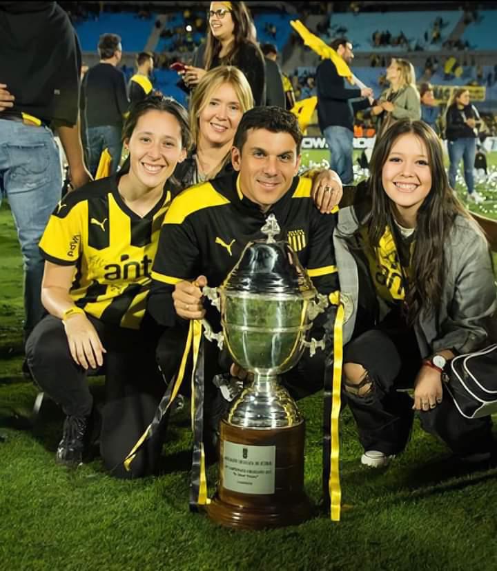 Feliz 133 Aniversario, querido carbonero. Lindo haberlo vivido pa poderlo contar…
<a href="/OficialCAP/">PEÑAROL</a>