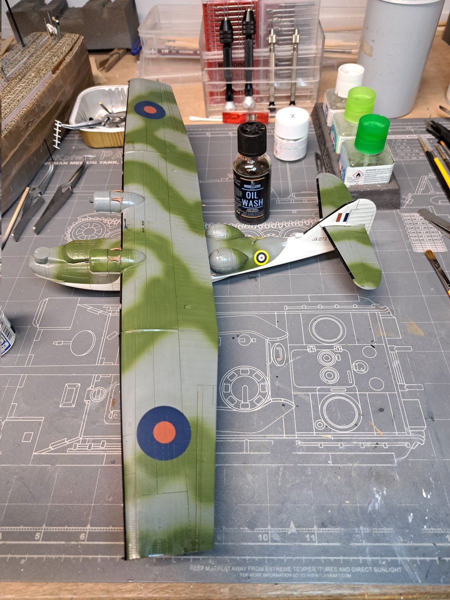 fudge_67's tweet image. #JFFCat Catalina update;
Just a short time at the bench tonight, managed to get a #modellersworld dark brown oil wash on and break off one of the wing struts🤬
Hopefully, it will be a flat coat on tomorrow and then everyones favourite part #unmasking