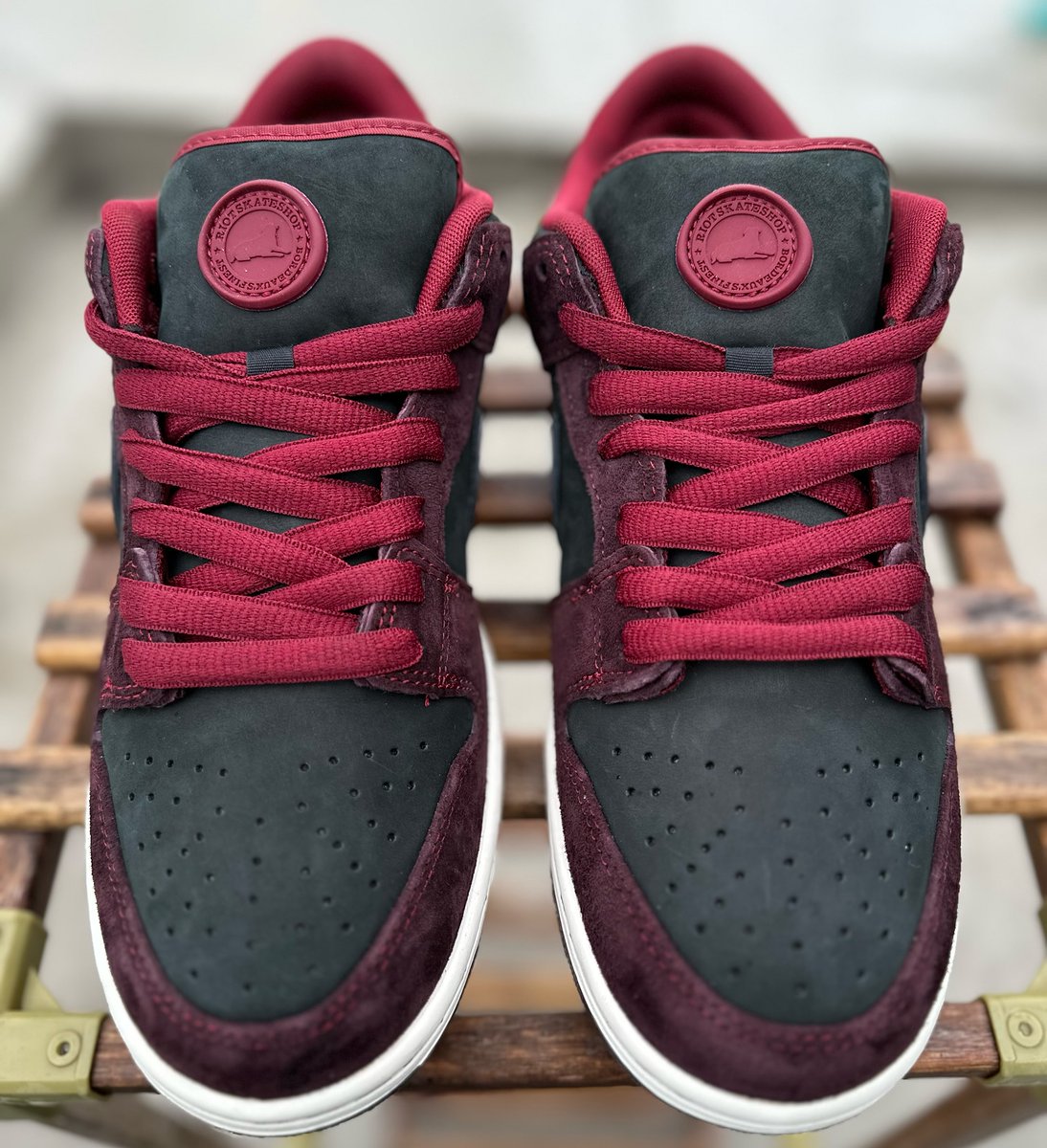 ModernNotoriety's tweet photo. RIOT Skateshop dedicates its Nike SB Dunk Low collab to the city of Bordeaux 🍷🛹 https://t.co/O1f7eZFNj3 https://t.co/QILboWYnFr