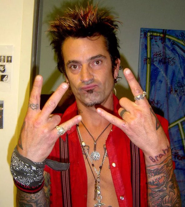 WakeUpPatriott's tweet photo. 🚨Mötley Crüe Drummer Tommy Lee Threatens: ‘I Swear to God if Trump Wins Re-Election I Will Leave the United States’

What’s your response? https://t.co/F3UZYFnhqy