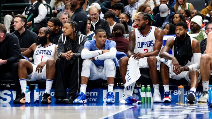 NBAMemes's tweet photo. Luka really ended these “Superteams” 🫡 https://t.co/qv9TFUPeAQ