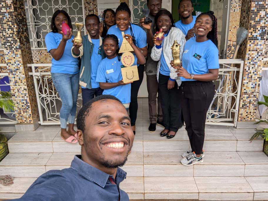 Clean Sweep: Sweep away waste, sweep in Change! There goes the slogan.   
The #plastic bottles transformation into household #brooms was a success. Thanks to a group of vibrant youths who advocate for a #sustainable #environment.
<a href="/RiseUpCongo/">Rise Up movt Congo🇨🇩</a> <a href="/UNFCCC/">UN Climate Change</a> <a href="/UN_Cameroon/">UN_Cameroon</a> <a href="/PlasticsWar/">War on Plastics</a>
