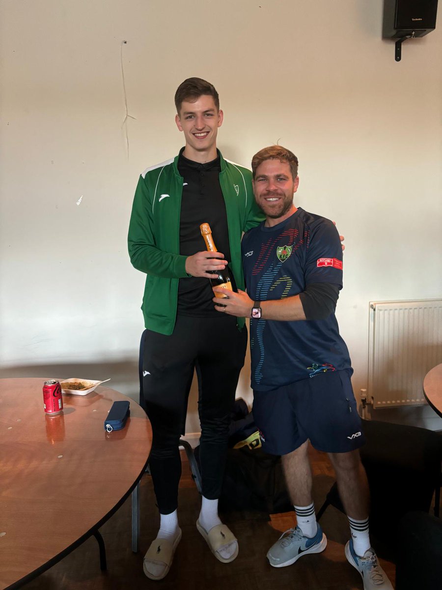 kidlingtonfc_'s tweet image. This afternoon's 𝐏𝐥𝐚𝐲𝐞𝐫 𝐨𝐟 𝐭𝐡𝐞 𝐌𝐚𝐭𝐜𝐡 award goes to our captain 𝐁𝐞𝐧 𝐑𝐢𝐜𝐡𝐚𝐫𝐝𝐬 🏆

Congrats Ben!

#COYG|#KFC