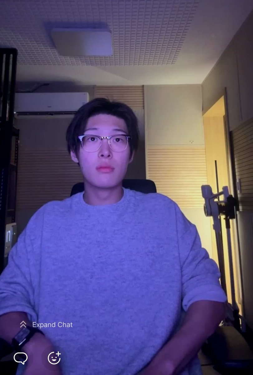 something so attractive and simultaneously cute about his concentrated look