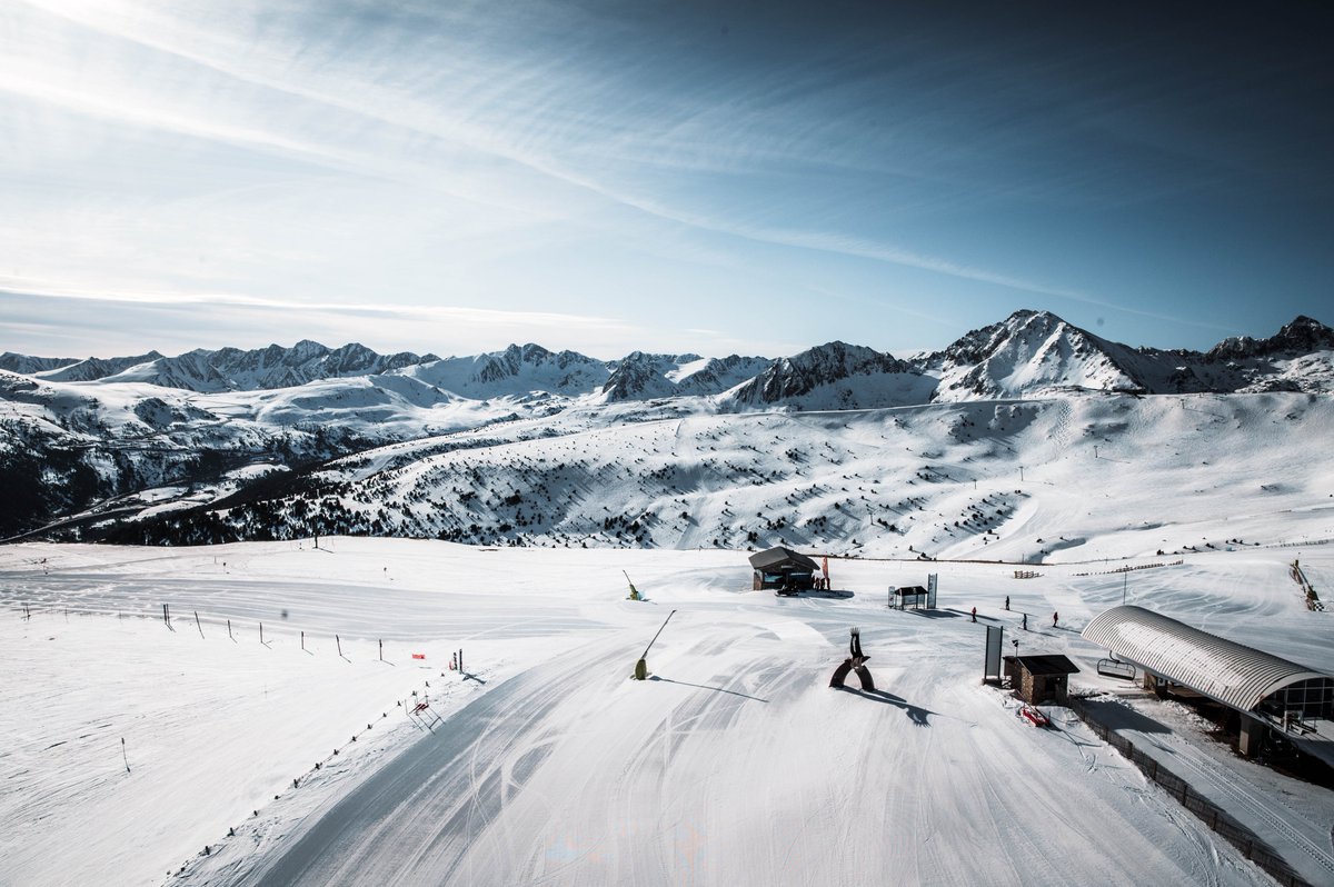 #schoolski Feb Half Term 2025... late arrival ? We have availability for school and other groups Andorra, Catalan Pyrenees, Sierra Nevada... Several dates in February including the Half Term holidays... group sizes up to 100PAX... "Girls Only" hotels available...