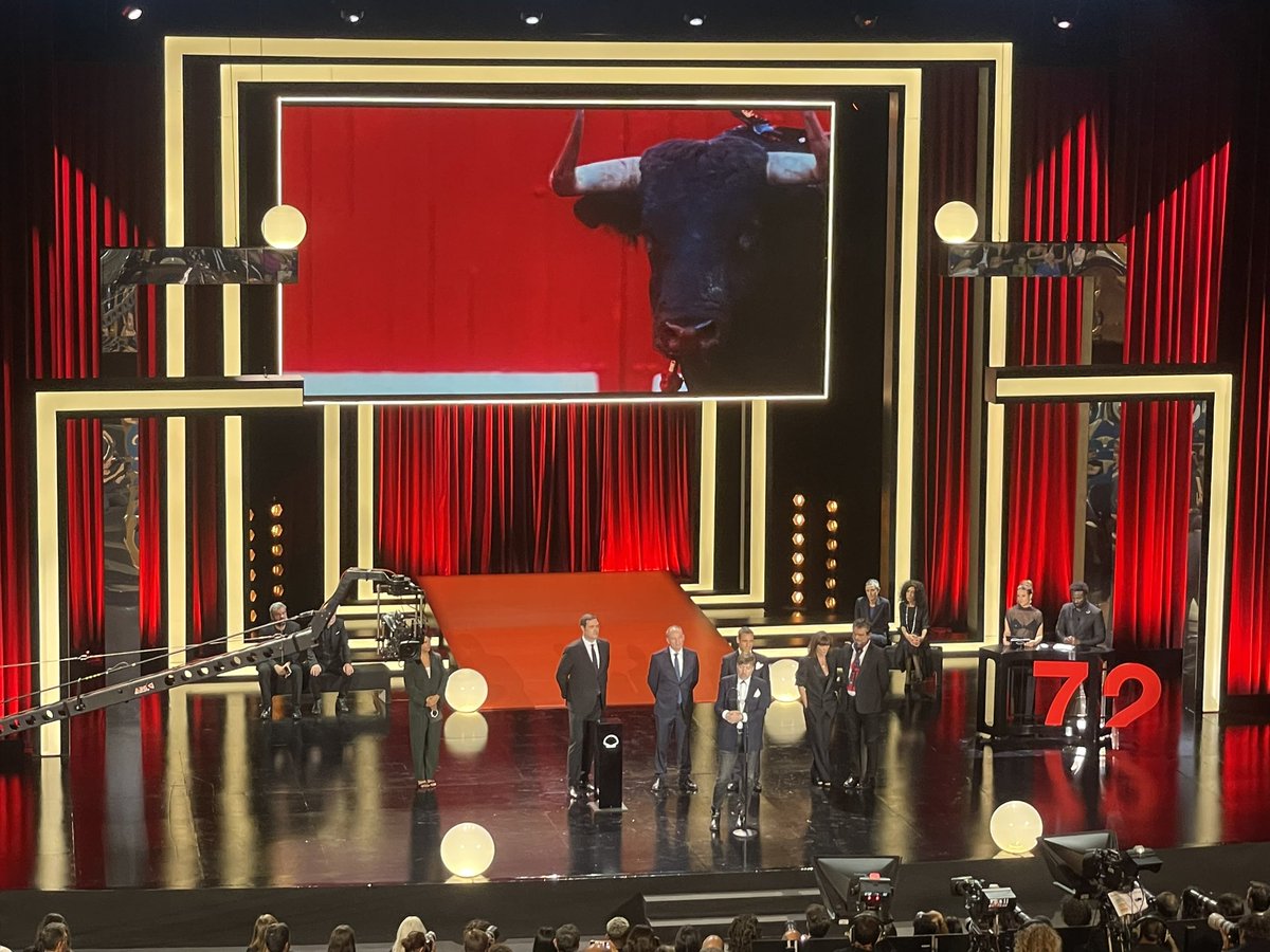 Ela_Bittencourt's tweet photo. On one of those special tardes at @sansebastianfes, I interviewed Albert Serra about his new film, TARDES DE SOLEDAD (more on that soon) #BestFilm #ConchadeOro #72SSIFF https://t.co/enXxm7t8OE