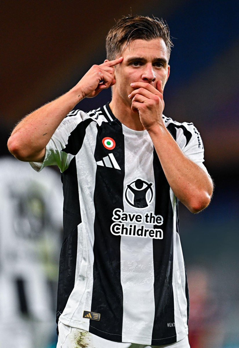 FConceicao7's tweet image. Grande vittoria, sono molto felice per il mio primo gol con questa maglia. Andiamo avanti insieme fino alla fine 🤍🖤
#FC7