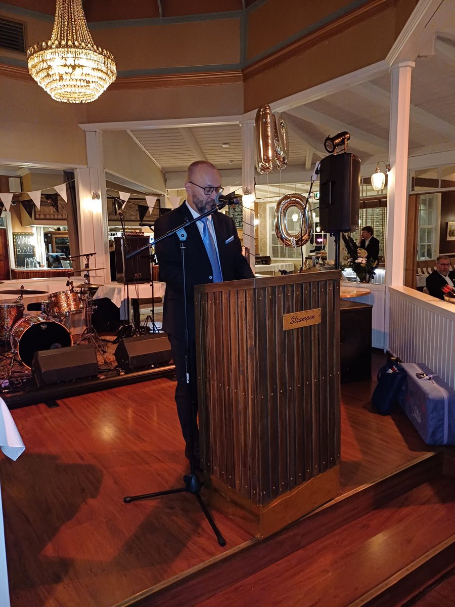 Oli kunnia pitää juhlapuhe VPS 100v iltajuhlassa🖤🤍🖤

Mahtavan seuran huimat seuraihmiset pitivät hyvän fiiliksen bileet🎶🎶🎶 

<a href="/VPS1924/">Vaasan Palloseura</a> 
<a href="/Veikkausliiga/">Veikkausliiga</a> 
<a href="/Palloliitto/">Suomen Palloliitto</a>