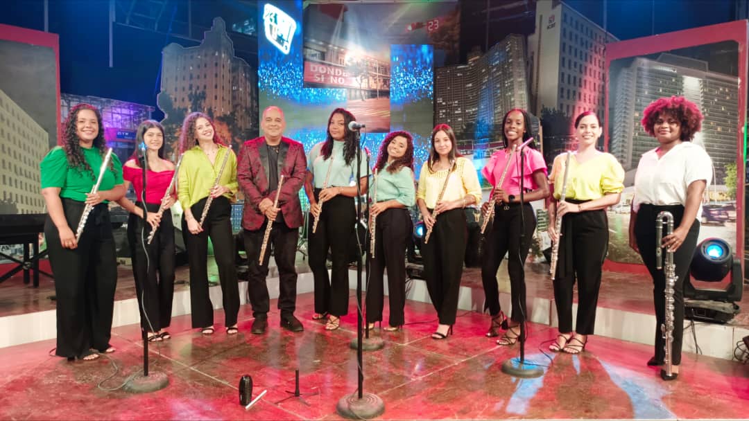 Pronto en 23 y M con la estelarisima Edith Massola Orlando "Maraca" Valle y la Camerata Cortés".