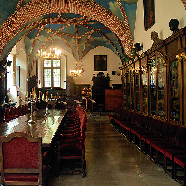 King of Poland Casimir the Great, with the consent of Pope, established in 1364 the Kraków Academy - Jagiellonian University <a href="/JagiellonskiUni/">Uniwersytet Jagielloński</a>. One of the most important universities in Europe. Alma Mater of many great scientists for seven centuries.
👑📜✝️🇵🇱🖊️📖🔭⚗️