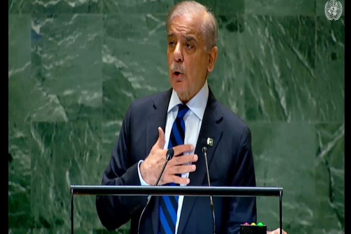 NewsAlgebraIND's tweet image. BIG NEWS 🚨 EAM S Jaishankar slams Pakistan (Shahbaz) at UN &amp;amp; takes dig at China at the same time.

&quot;The world is yet to recover from the ravages of the Covid pandemic&quot;

&quot;We heard some bizarre assertions from this very forum yesterday (Pakistan). Let me make India&apos;s position very…