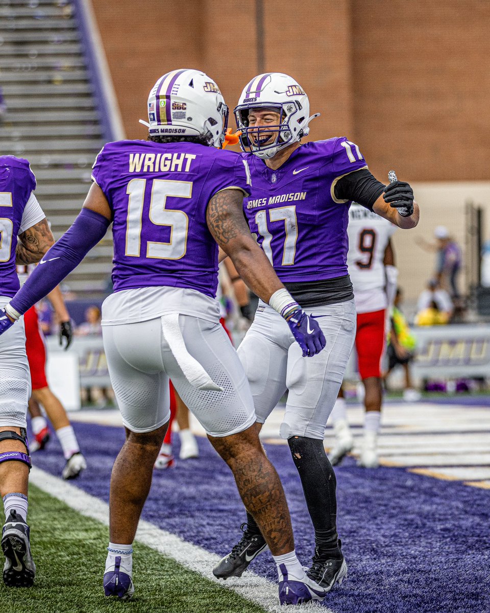JMUFootball's tweet photo. Some dawgs 😤

#GoDukes https://t.co/i0YC9kJDaV