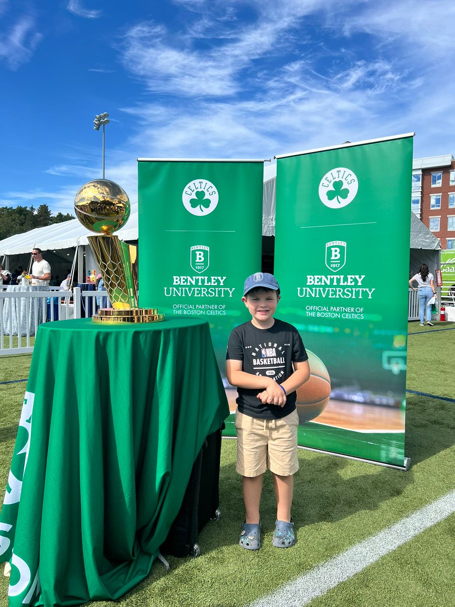 Lastchanced18's tweet photo. Thank you! What a great Family Day! @celtics @CelticsLucky18 @bentleyu https://t.co/eR3J23lnas
