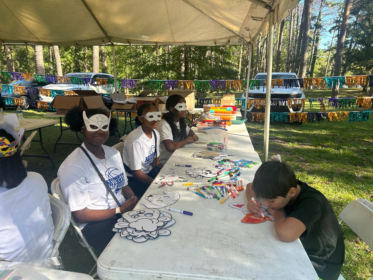 LadyMustang_MHS's tweet photo. It’s a beautiful Saturday to SERVE and our girls had a great time doing it at Wells Fest 2024! 🎟️🍭🎶🎨 

#Community 
#Volunteer 
#Serve https://t.co/brFvdnyxjN