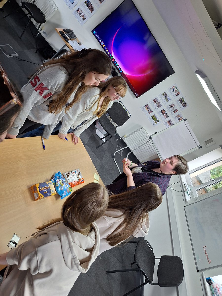 Fantastic 1st meeting with <a href="/CashBackScot/">CashBack4Communities</a> consortium #reach Young Advisors today. These leaders came together &amp; took part in different getting to know each other icebreakers, communication activities &amp; decision making styles &amp; started planning next Reach event #GCB #CB4C 1/2