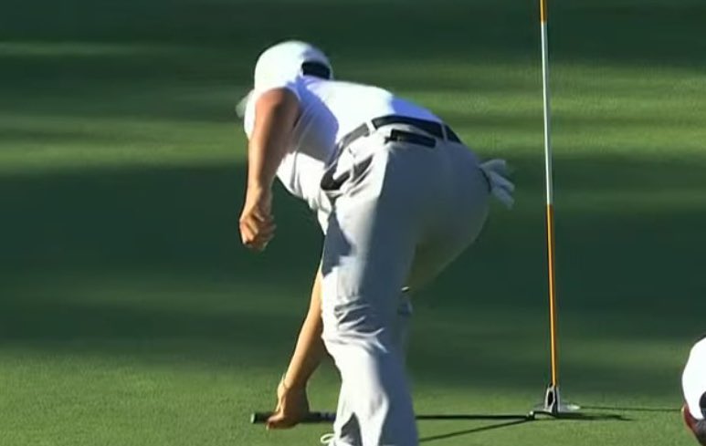 NUCLRGOLF's tweet image. 🚨After his putt was not conceded from about 3 feet, Tom Kim laid down the putter to check for himself 💀