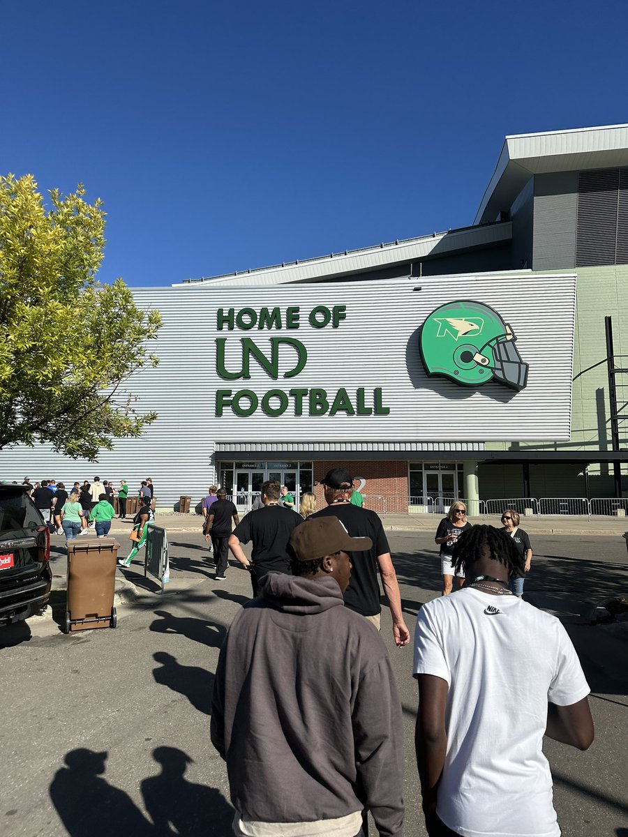 Tonyfisher24's tweet image. Thank you
 @UNDfootball for having me today I had a great time watching you guys win can’t wait to make it back down to campus in the future!! @UNDsports @IsaacFruechte14 @SamKing10 @TrevorOlson62 @GazmendO54 @KBHSAthletics @BradfordKUSD