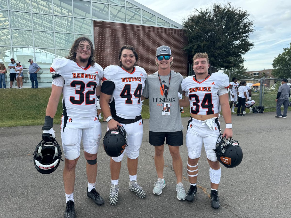 rydernorton18's tweet photo. Huge thank you to @RussHeidiSLC and @HendrixFootball for an amazing visit and an amazing game!! Even got to see a couple of former high school teammates!! @CFoster0217 @jacobmoody21 @ryanelrod32 https://t.co/0UgAuIN79v