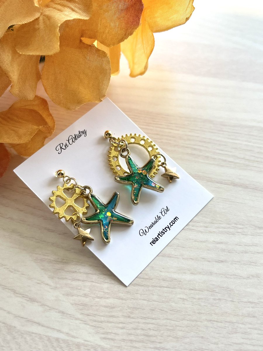 New asymmetrical resin earrings added to the shop! Which is your favourite pair? 
Mine is the fall themed ones 🍁