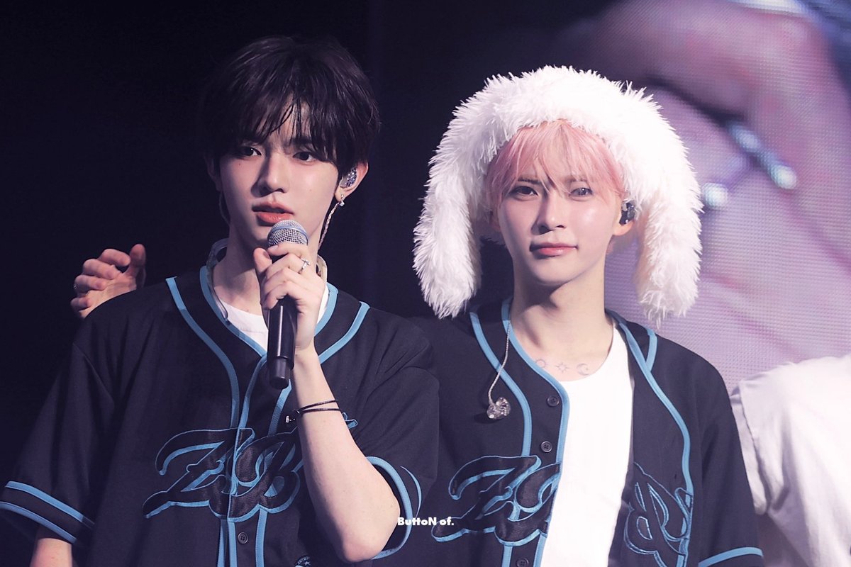 𝑩𝒖𝒕𝒕𝒐𝒏 𝐨𝐟 tweet media