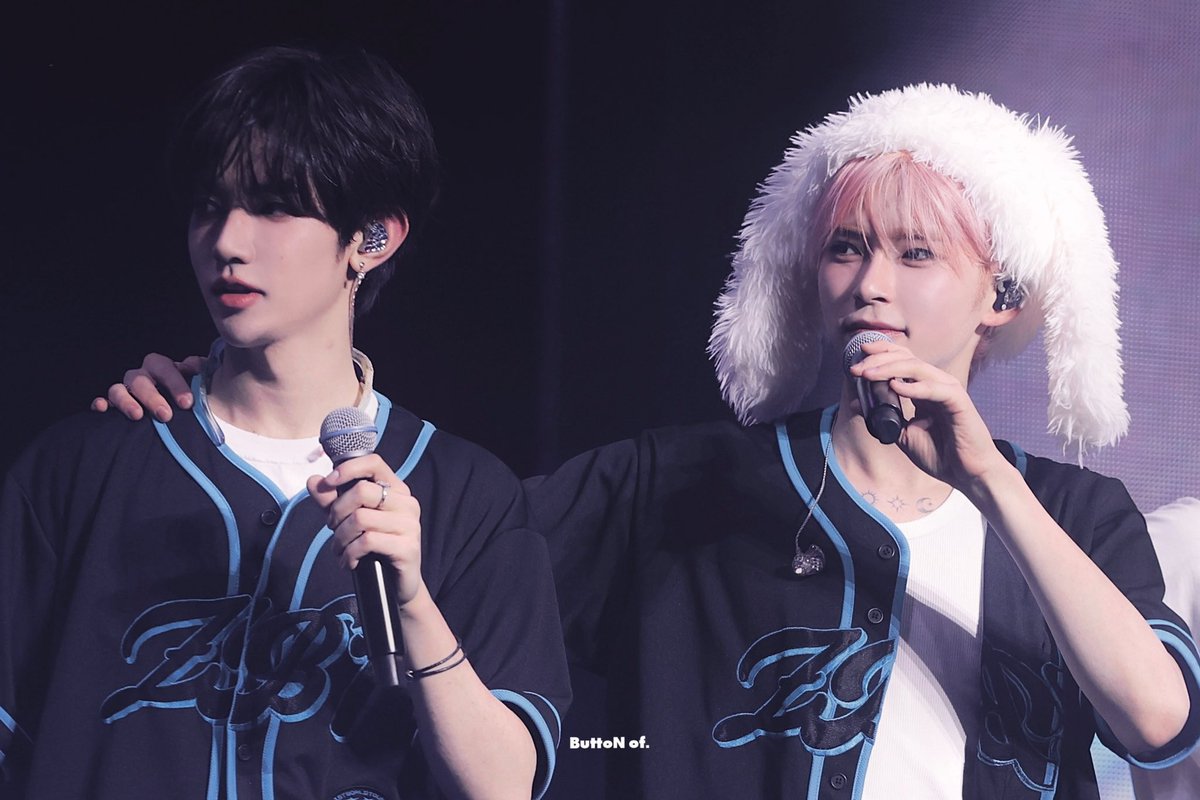 𝑩𝒖𝒕𝒕𝒐𝒏 𝐨𝐟 tweet media